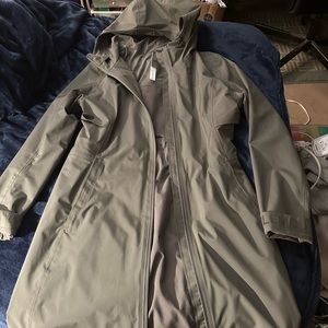 EUC lululemon Rain Rebel Jacket Size 6